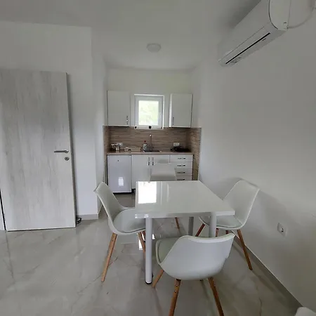 Djokic 3 Sa Bazenom Appartement