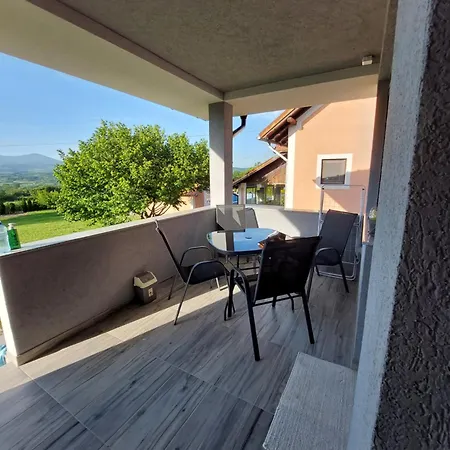 Djokic 3 Sa Bazenom *