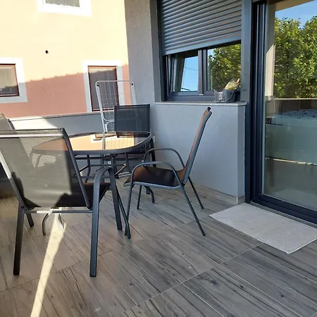 Djokic 3 Sa Bazenom Сокобаня