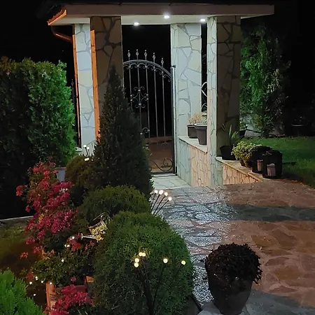 Djokic 3 Sa Bazenom *